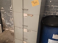 Lot 713 - metalen ladekast - afbeelding 1 van  4