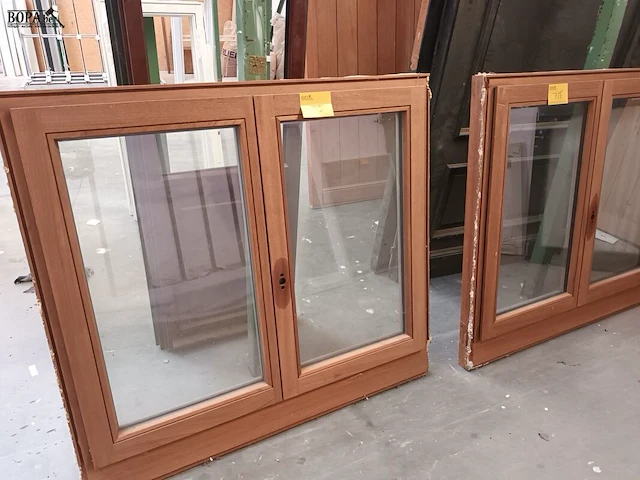 Lot 715 - houten raam. 2 stuks - afbeelding 1 van  3