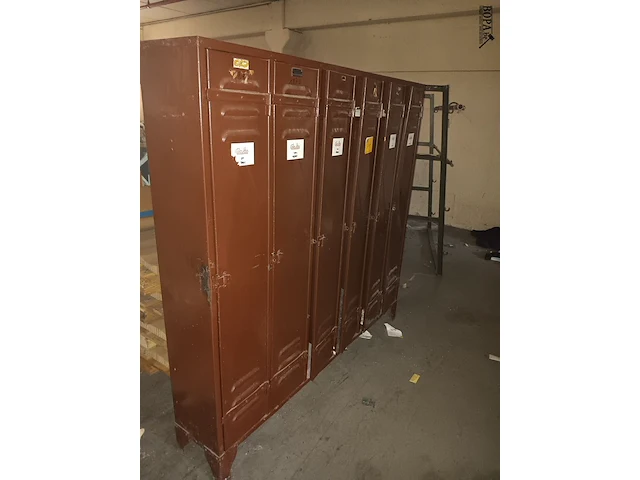 Lot 715 - locker kasten. 2 stuks - afbeelding 1 van  3