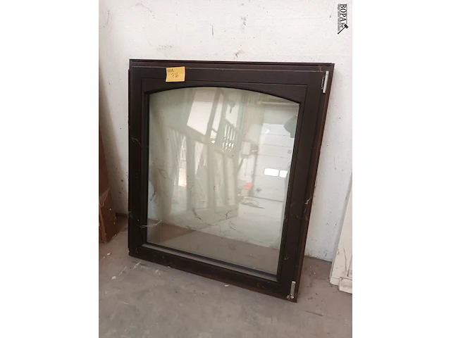 Lot 716 - houten raam - afbeelding 1 van  2