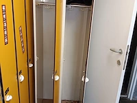 Lot 717 - locker kasten - afbeelding 2 van  2