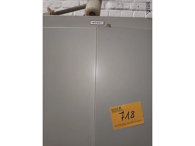 Lot 718 - metalen dossierkast mewaf - afbeelding 2 van  3
