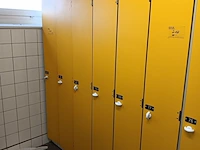 Lot 719 - locker kasten - afbeelding 1 van  2