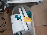 Lot 72 - bad, stoel en hek voor kinderen - afbeelding 1 van  4