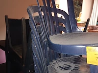Lot 72 - blauwe pvc tuinstoelen. 14 stuks - afbeelding 3 van  3