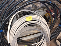 Lot 72 - buizen en kabel - afbeelding 1 van  5