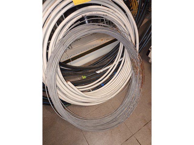 Lot 72 - buizen en kabel - afbeelding 2 van  5
