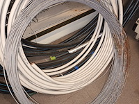 Lot 72 - buizen en kabel - afbeelding 2 van  5
