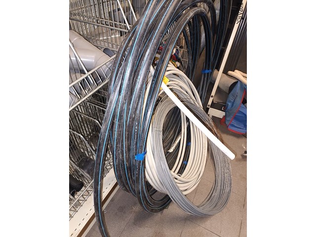 Lot 72 - buizen en kabel - afbeelding 5 van  5