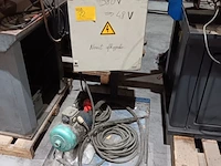 Lot 72 - elektrische kast met slangreinigingsmachineelektrische kast
