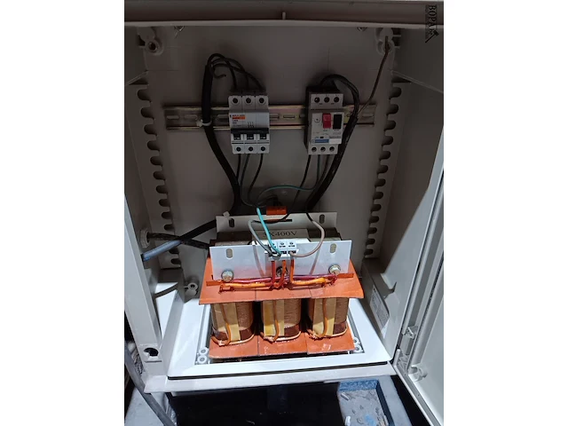Lot 72 - elektrische kast met slangreinigingsmachineelektrische kast - afbeelding 2 van  4