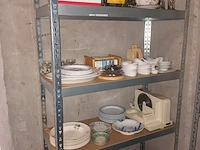 Lot 72 - huisraad. inhoud rek - afbeelding 1 van  7