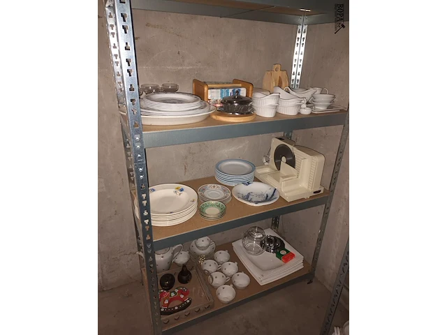 Lot 72 - huisraad. inhoud rek - afbeelding 3 van  7