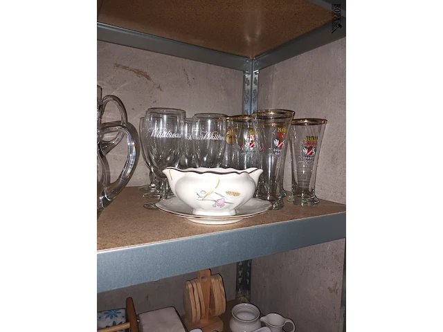 Lot 72 - huisraad. inhoud rek - afbeelding 4 van  7