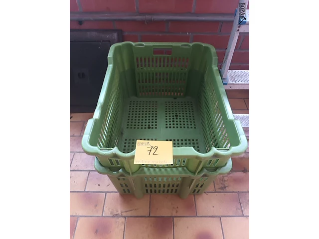 Lot 72 - kunststof manden. 2 stuks - afbeelding 1 van  2