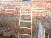 Lot 72 - ladder, borstels, scheppen - afbeelding 1 van  2