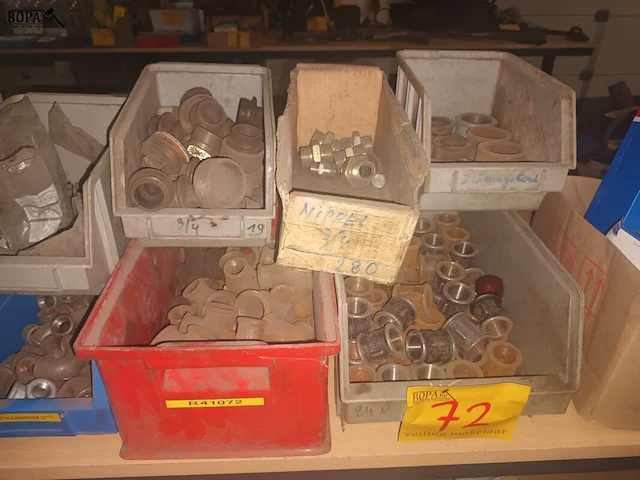 Lot 72 - lot metalen koppelstukken - afbeelding 2 van  4