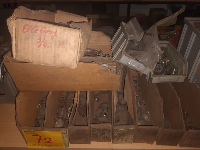 Lot 72 - lot metalen koppelstukken - afbeelding 4 van  4