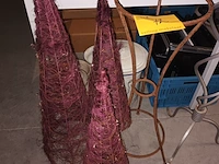 Lot 72 - plantenstaanders en kerstbomen - afbeelding 2 van  4