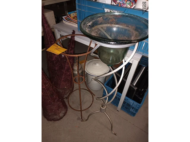 Lot 72 - plantenstaanders en kerstbomen - afbeelding 3 van  4