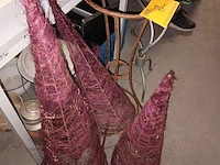 Lot 72 - plantenstaanders en kerstbomen - afbeelding 4 van  4