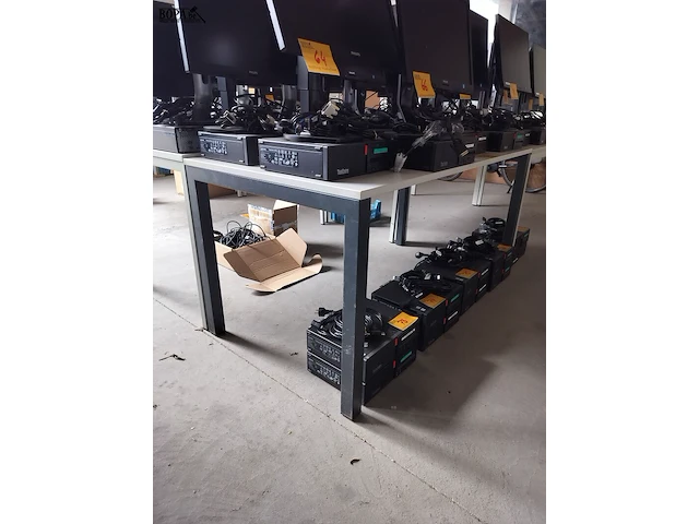 Lot 72 - rechthoekige tafel - afbeelding 1 van  2