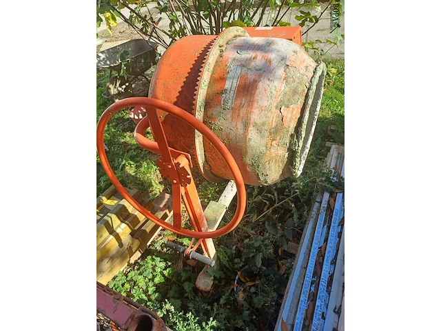 Lot 72 - sirl betonmolen - afbeelding 4 van  5