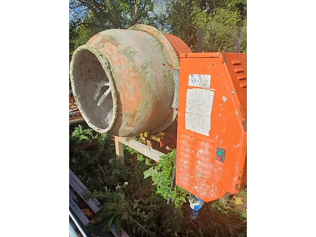 Lot 72 - sirl betonmolen - afbeelding 5 van  5