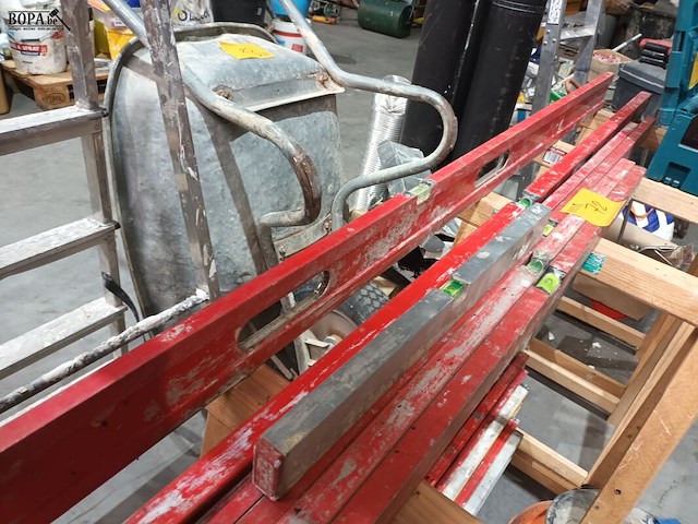 Lot 72 - waterpas. 7 stuks - afbeelding 2 van  3