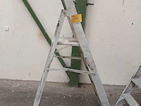Lot 720 - aluminium trapladder - afbeelding 1 van  2