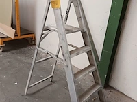 Lot 720 - aluminium trapladder - afbeelding 2 van  2