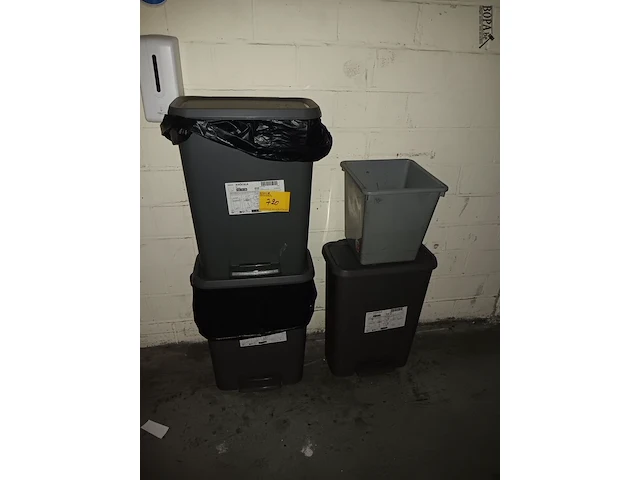 Lot 720 - ikea vuilnisbak. 3 stuks - afbeelding 1 van  1