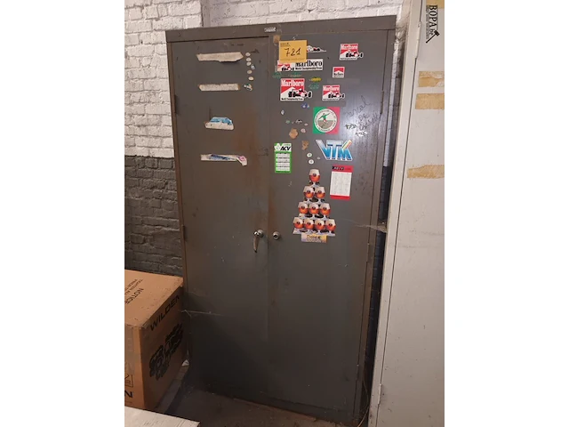 Lot 721 - metalen dossierkast - afbeelding 1 van  3