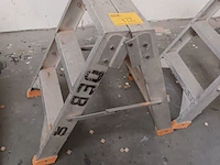Lot 722 - aluminium trapje - afbeelding 1 van  2
