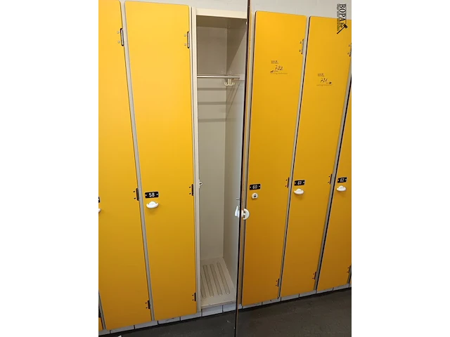 Lot 722 - locker kasten - afbeelding 2 van  2