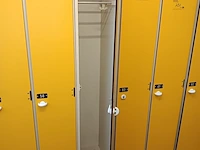 Lot 722 - locker kasten - afbeelding 2 van  2