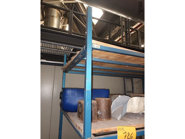 Lot 726 - metalen rek met inhoud - afbeelding 3 van  4