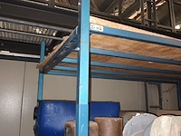 Lot 726 - metalen rek met inhoud - afbeelding 3 van  4