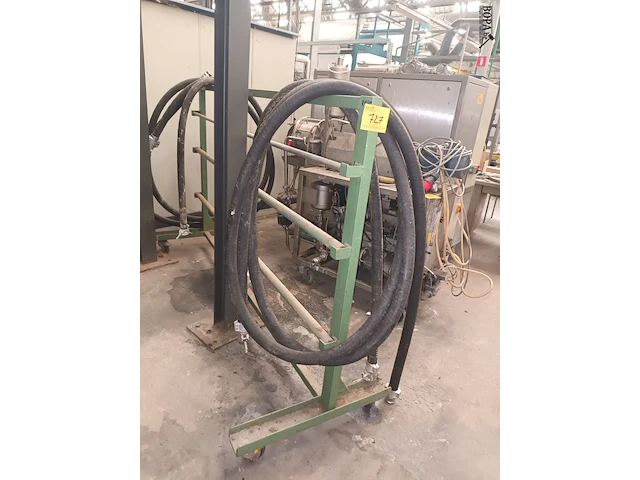 Lot 727 - mobiel rek voor rollen - afbeelding 1 van  3