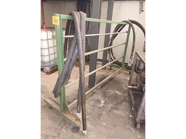 Lot 727 - mobiel rek voor rollen - afbeelding 2 van  3