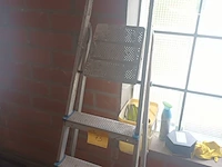 Lot 73 - aluminium trapladder - afbeelding 2 van  3
