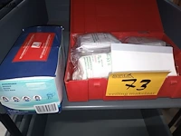 Lot 73 - ehbo kistje en mondmaskers - afbeelding 1 van  3
