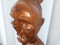 Lot 73 - houten afrikaans beeld - afbeelding 2 van  4