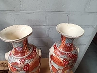 Lot 73 - koppel japanse vazen - afbeelding 2 van  6