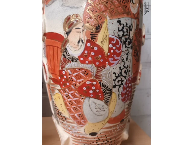 Lot 73 - koppel japanse vazen - afbeelding 3 van  6