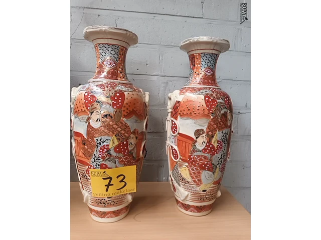 Lot 73 - koppel japanse vazen - afbeelding 6 van  6