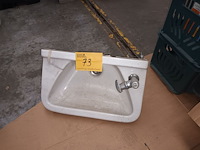 Lot 73 - lavabo - afbeelding 1 van  3