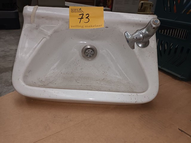 Lot 73 - lavabo - afbeelding 2 van  3