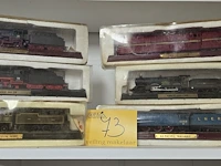 Lot 73 - miniatuur treintjes op spoor 6 stuks - afbeelding 1 van  5