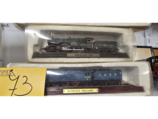 Lot 73 - miniatuur treintjes op spoor 6 stuks - afbeelding 4 van  5
